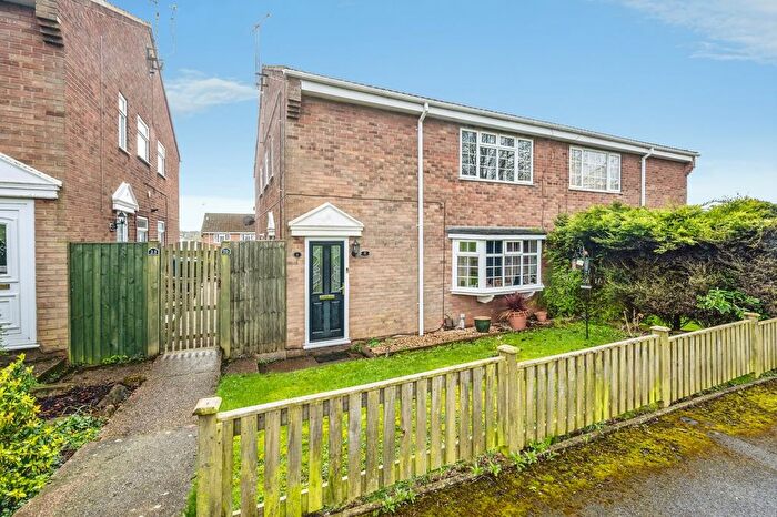 2 Bedroom Maisonette For Sale In The Camerons, Mansfield, Nottinghamshire, NG19