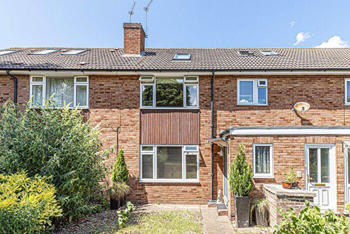 1 Bedroom Maisonette For Sale In Cranmer Court, Hampton, TW12