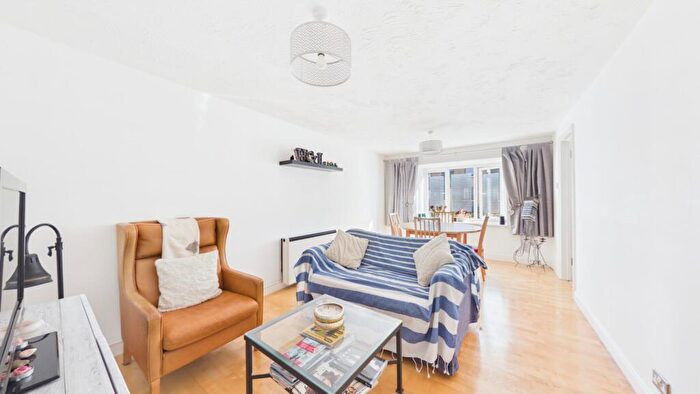 2 Bedroom Flat For Sale In Transom Square, London, E14