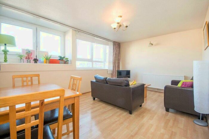 3 Bedroom Flat To Rent In Yelverton Road, Battersea, SW11