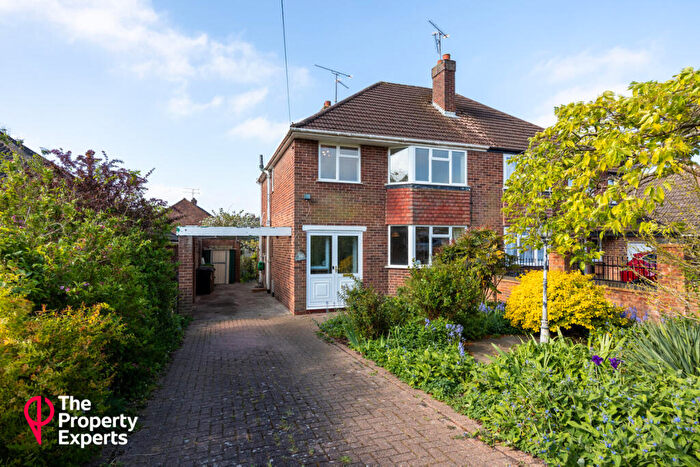 3 Bedroom Semi-Detached House For Sale In Colemans Moor Lane, Reading, RG5