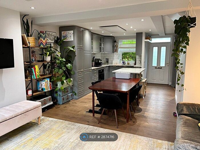 2 Bedroom Maisonette To Rent In Riverside Mansions, London, E1W