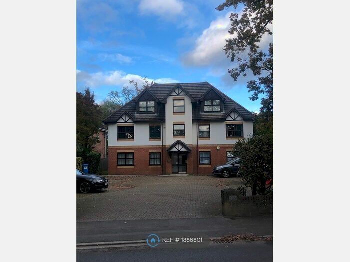 2 Bedroom Flat To Rent In Yorktown Road, Sandhurst, GU47