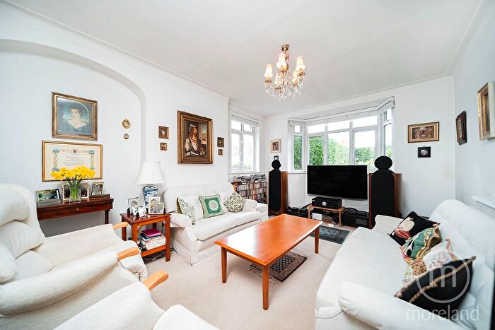 3 Bedroom Detached House For Sale In The Vale, Golders Green, NW11