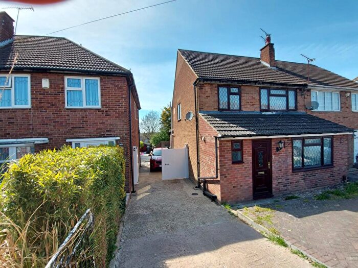 3 Bedroom Semi-Detached House To Rent In Grampian Way, Luton, LU3