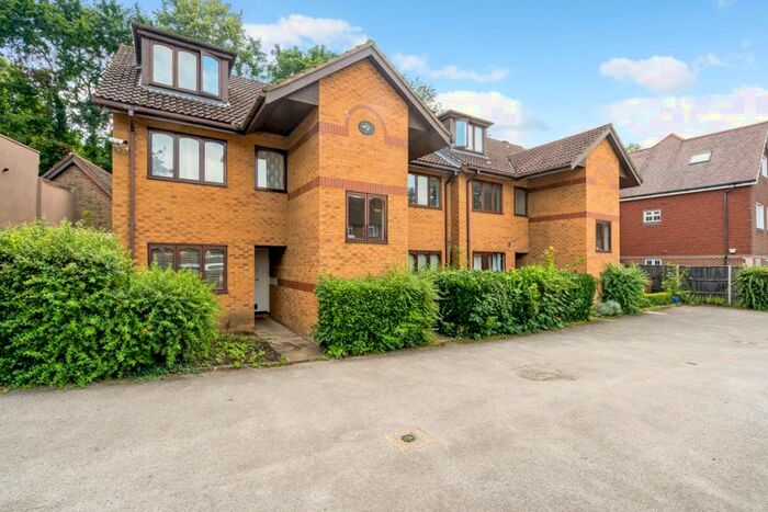 1 Bedroom Flat To Rent In Holmesdale Road Reigate, RH2