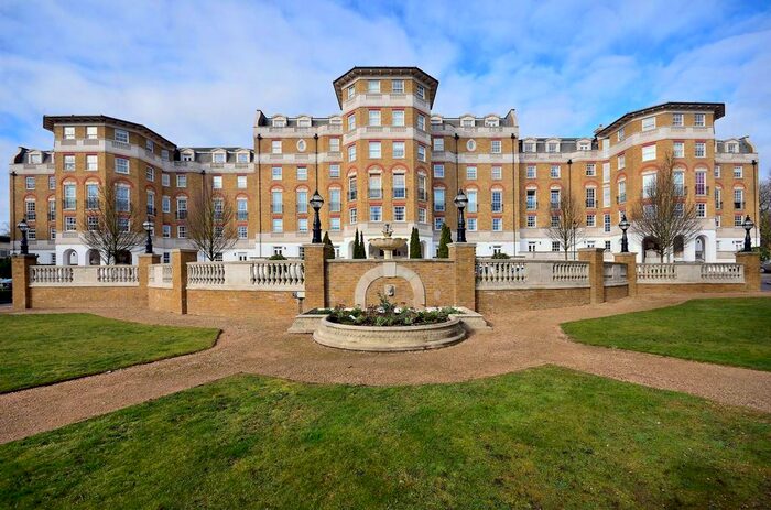 2 Bedroom Flat To Rent In Chapman Square, Wimbledon Common, London, SW19