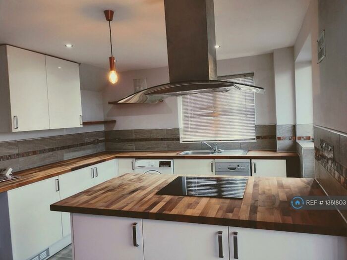 3 Bedroom Semi-Detached House To Rent In Kingsmuir Road, Mickleover, Derby, DE3