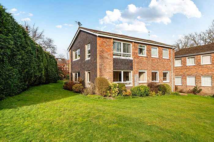 2 Bedroom Flat For Sale In Elmleigh, Midhurst, GU29