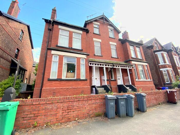 Flat To Rent In Clarendon Road, Manchester, M16
