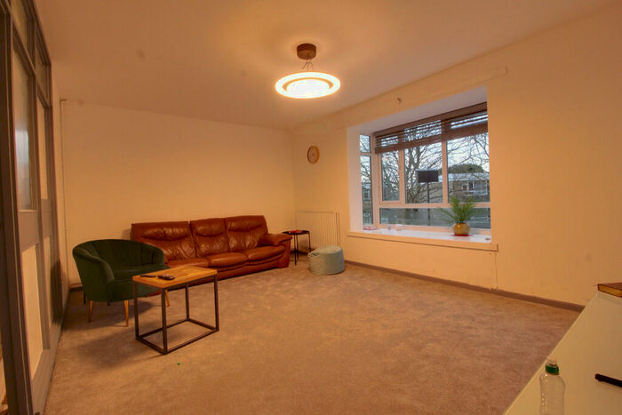 2 Bedroom Apartment To Rent In Chad Square, Edgbaston, B15