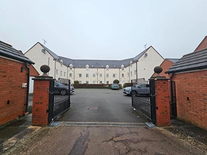 2 Bedroom Flat For Sale In Banbury, Oxfordshire, OX16