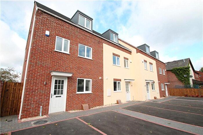 3 Bedroom Town House To Rent In Evesham Road, Redditch, B97