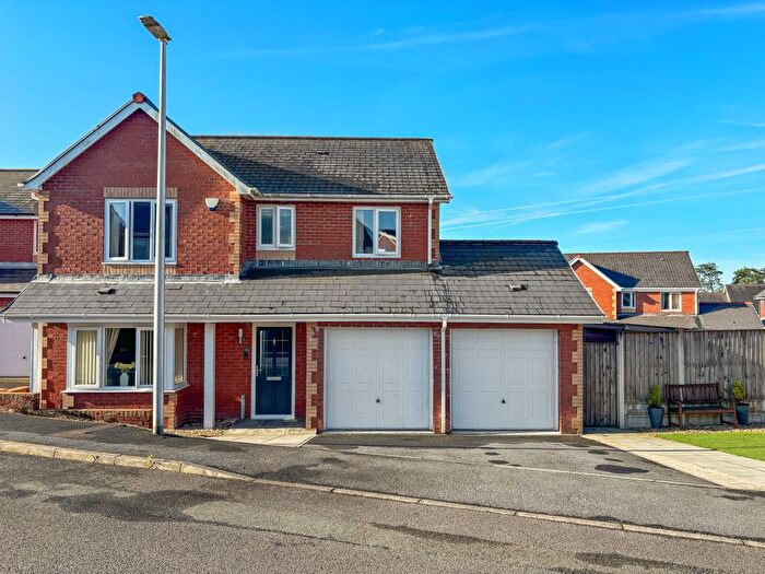 4 Bedroom Detached House For Sale In Clos Emily, Llanelli, SA14