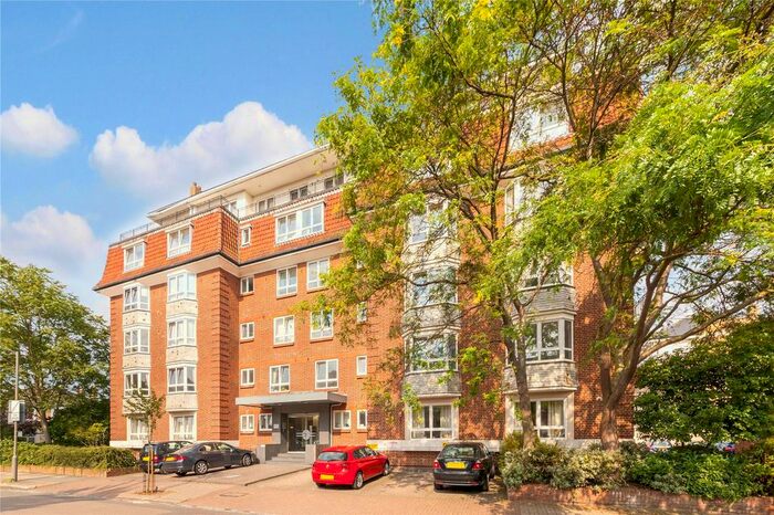 2 Bedroom Flat To Rent In Brittany House, Upper Richmond Road, SW15