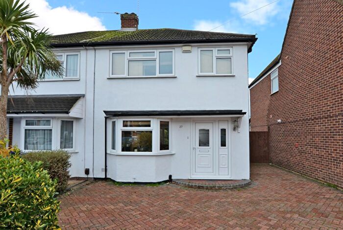 3 Bedroom Semi-Detached House To Rent In Nursery Gardens, Staines-Upon-Thames, TW18