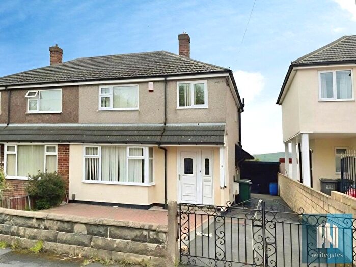 3 Bedroom Semi-Detached House To Rent In Warrenside, Huddersfield, HD2