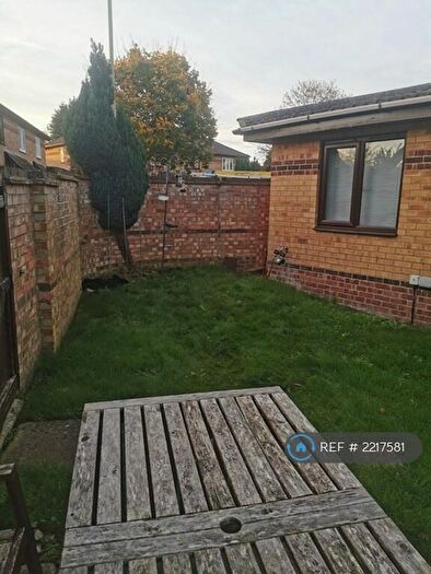 3 Bedroom Semi-Detached House To Rent In Forsythia Close, Bicester, OX26