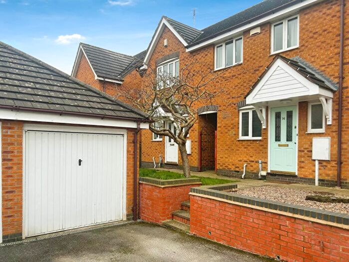 2 Bedroom Town House To Rent In Woodpecker Close, Bingham, NG13