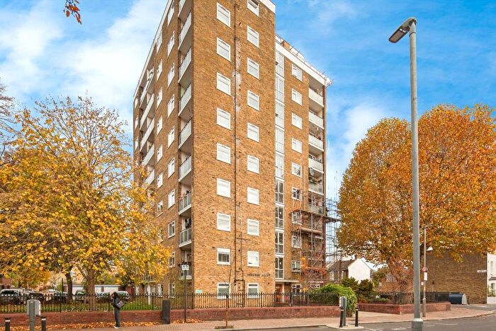 1 Bedroom Flat For Sale In Shuttleworth Road, London, SW11