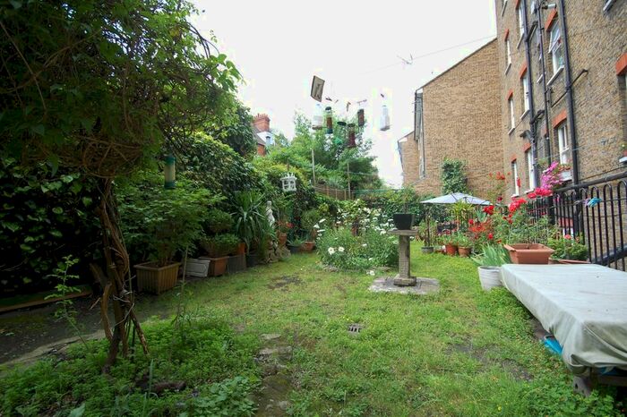 2 Bedroom Flat To Rent In Chiswick Road, London, W4