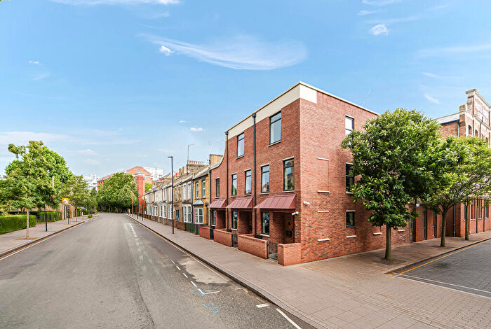 3 Bedroom Terraced House For Sale In Morris Road, London, E14