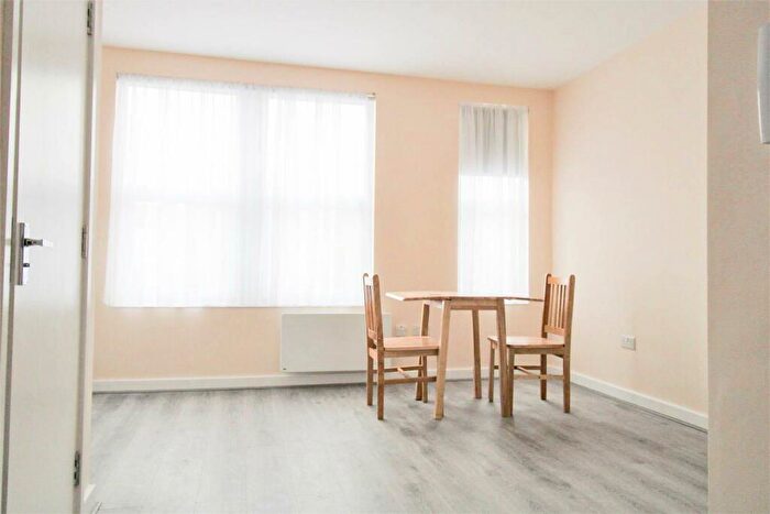 1 Bedroom Flat To Rent In Windmill Road, Gillingham, ME7