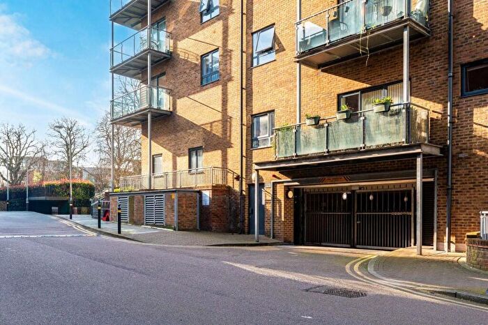1 Bedroom Flat For Sale In Hither Green Lane, London, SE13