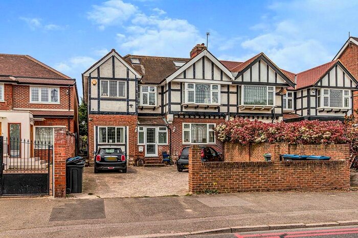 3 Bedroom Detached House To Rent In Robin Hood Way, London, SW15