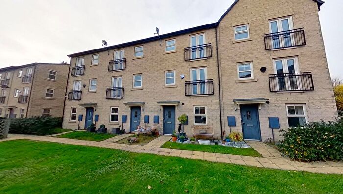 2 Bedroom Terraced House To Rent In Holts Crest Way, City Centre, Leeds, LS12