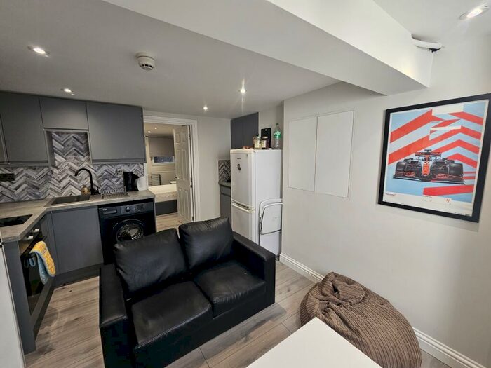 1 Bedroom Flat To Rent In Hedley Street, Maidstone, ME14