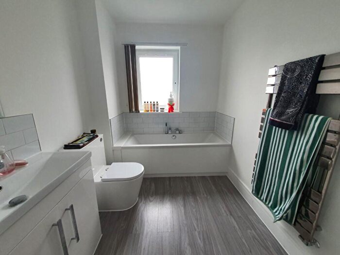 2 Bedroom Flat To Rent In Bay View Apartments, Morris Avenue, Herne Bay, Kent, CT6