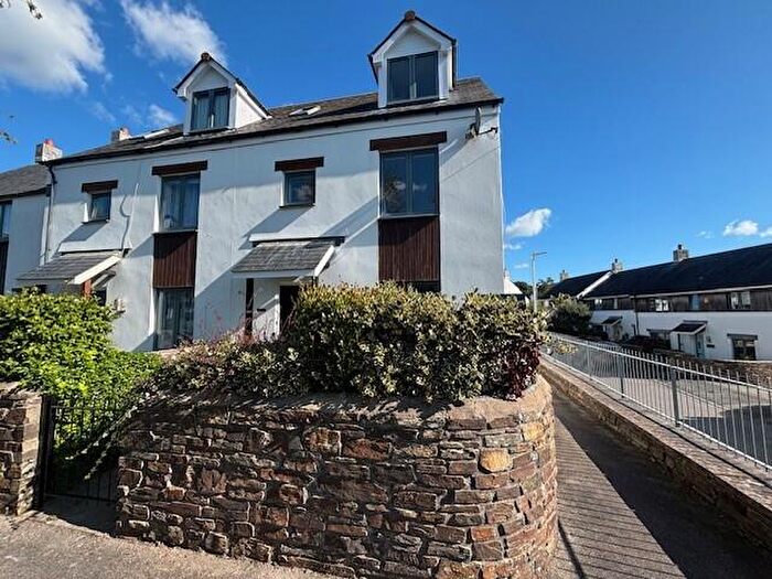 4 Bedroom Town House To Rent In Foundry Drive, Charlestown, PL25