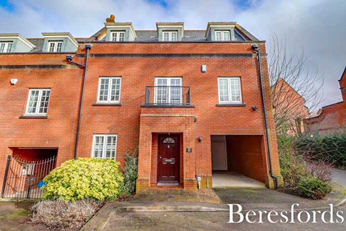 3 Bedroom End Terrace House For Sale In Osborne Heights, Warley, CM14