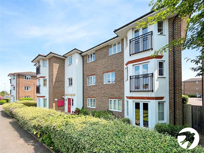 2 Bedroom Flat To Rent In Castlemaine Avenue, Gillingham, Kent, ME7