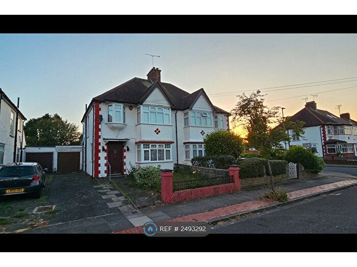 3 Bedroom Semi-Detached House To Rent In Sandringham Gardens, London, N12