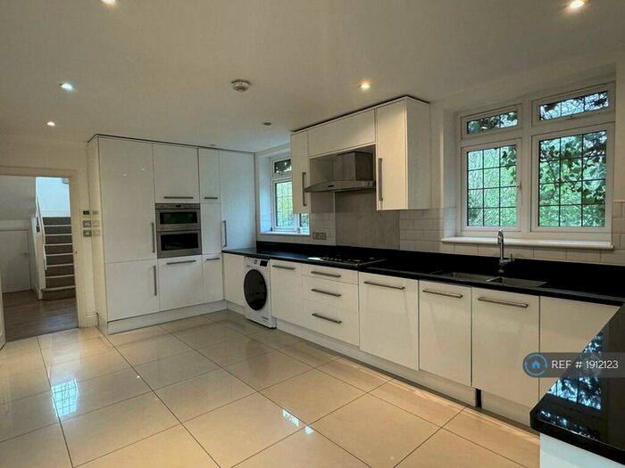 4 Bedroom Detached House To Rent In Borkwood Park, Orpington, BR6