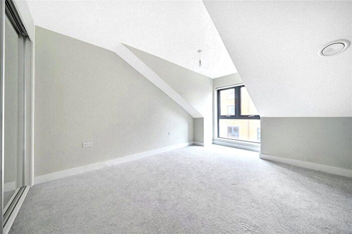 2 Bedroom Flat To Rent In Echo Walk, Newbury, Berkshire, RG14