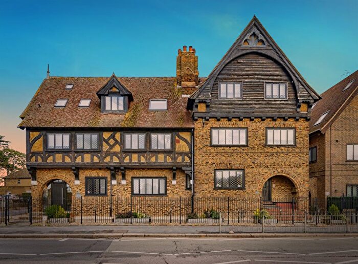 1 Bedroom Flat For Sale In High Street, Bushey, WD23