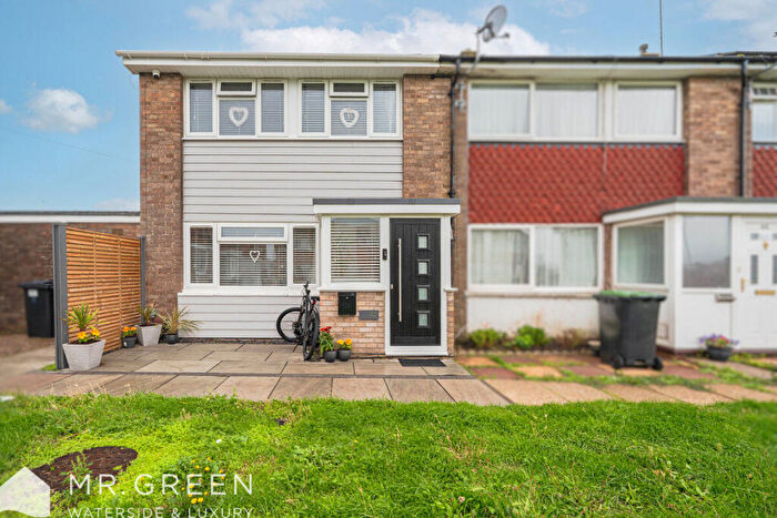 3 Bedroom End Of Terrace House For Sale In Park Gardens, Christchurch, BH23