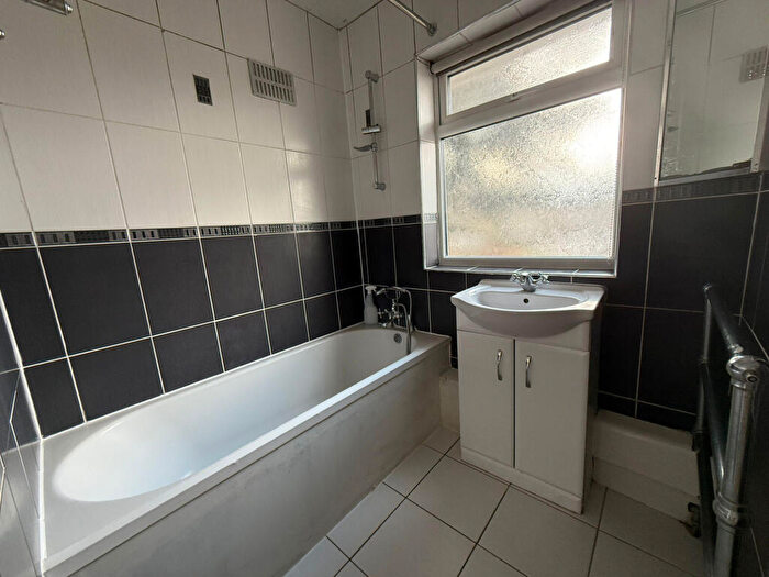 4 Bedroom Semi-Detached House To Rent In Weston Drive, Stanmore, Greater London, HA7