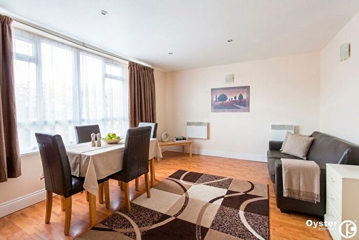 1 Bedroom Flat To Rent In Honeypot Lane, Stanmore, HA7