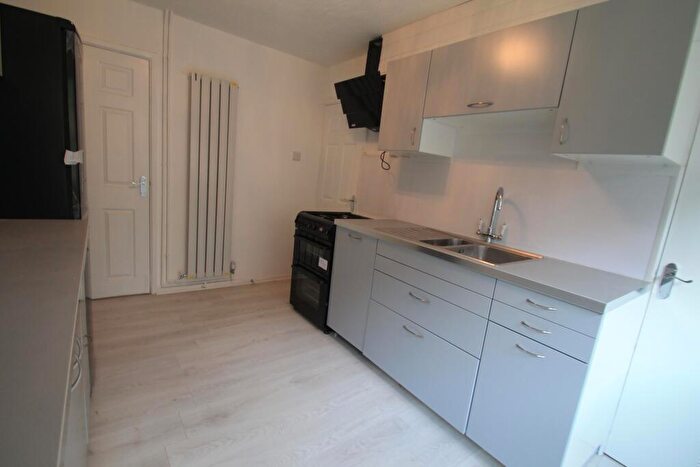 3 Bedroom Terraced House To Rent In Hitchin Road, LU2