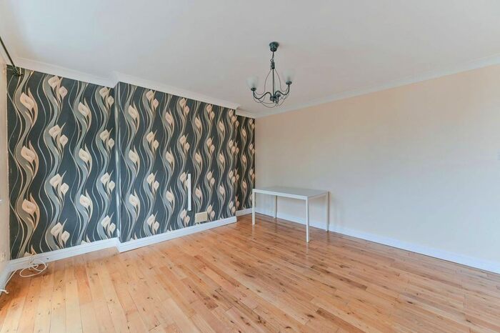 2 Bedroom Flat To Rent In The Woodlands, Upper Norwood, London, SE19