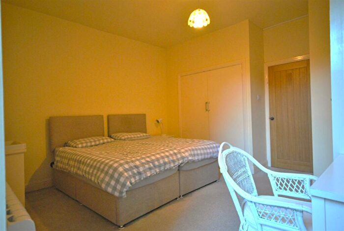 2 Bedroom Apartment To Rent In The Esplanade, Tenby, SA70