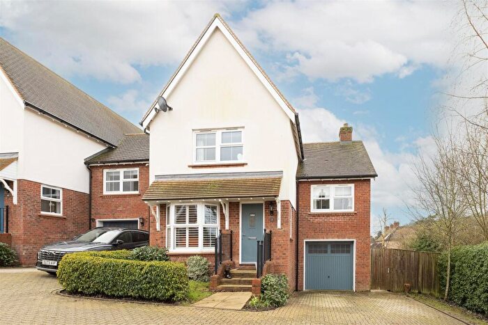 4 Bedroom Detached House For Sale In Probyn Close, Kimpton, SG4