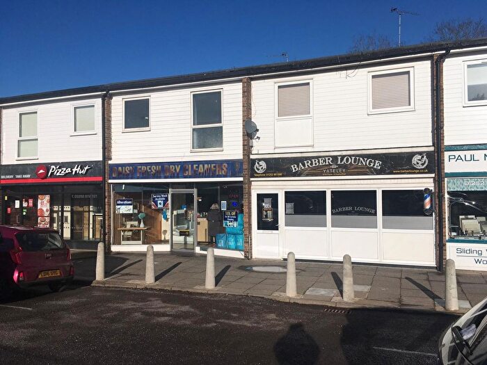 2 Bedroom Flat To Rent In Reading Road, Yateley, GU46
