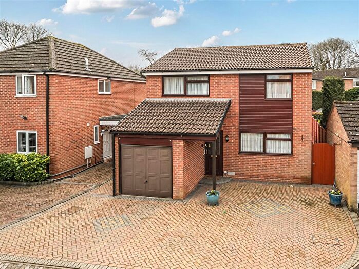 3 Bedroom Detached House For Sale In Bridges Close, Wokingham, Berkshire, RG41