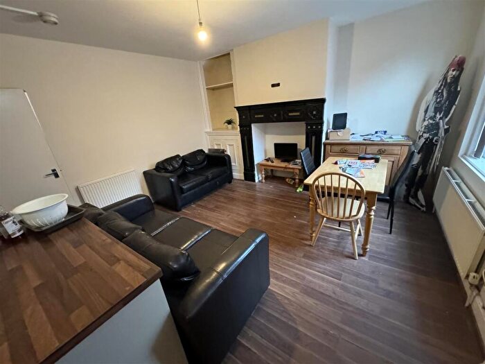 3 Bedroom Terraced House To Rent In Granby Grove, Headingley, Leeds, LS6