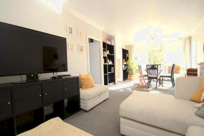 3 Bedroom Apartment To Rent In Shepherds Hill, Highgate, N6